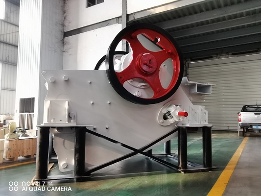 採鉱するPev Cシリーズ顎粉砕機Vのタイプ キャビティが付いている装置を選別する
